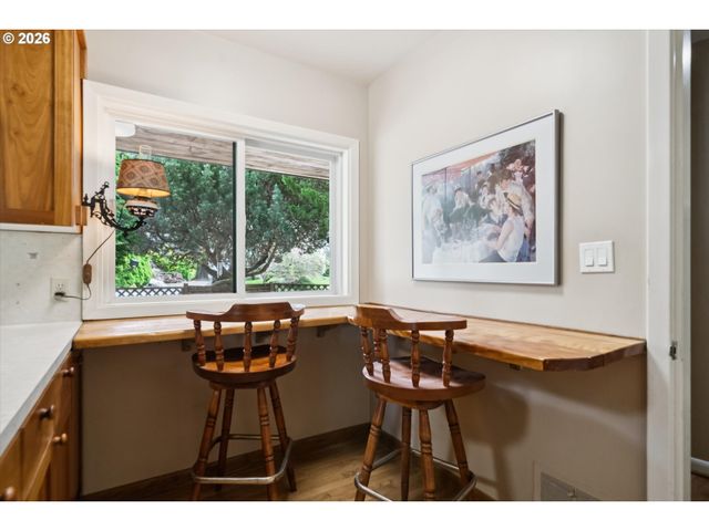 7270 Sw SYLVAN Ct, Portland, OR 97225