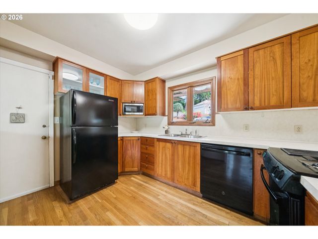 7270 Sw SYLVAN Ct, Portland, OR 97225