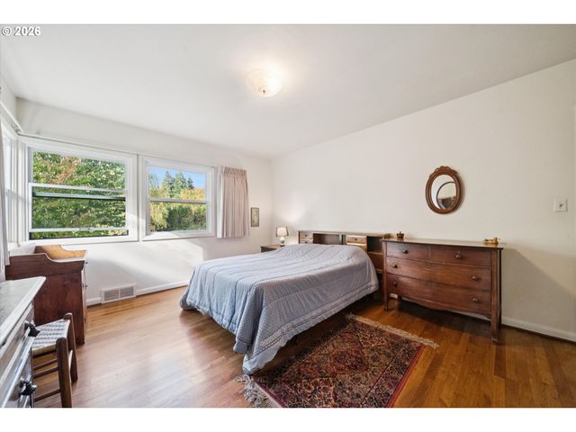 7270 Sw SYLVAN Ct, Portland, OR 97225