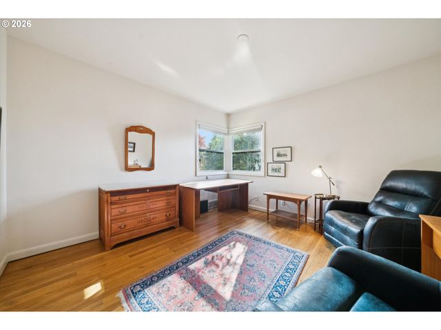 7270 Sw SYLVAN Ct, Portland, OR 97225