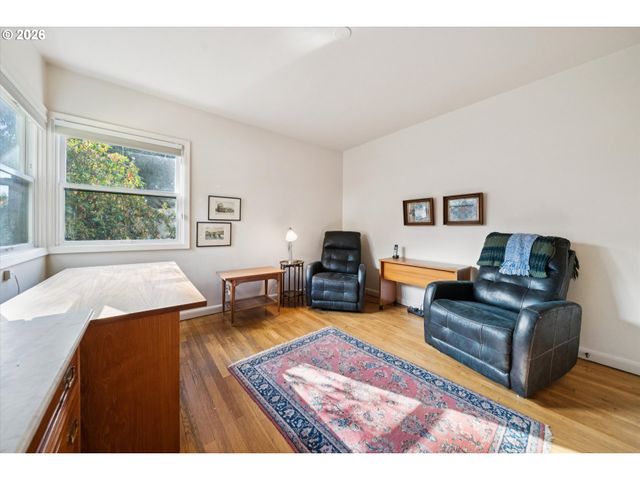 7270 Sw SYLVAN Ct, Portland, OR 97225