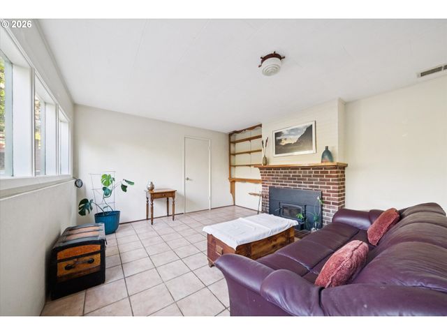 7270 Sw SYLVAN Ct, Portland, OR 97225