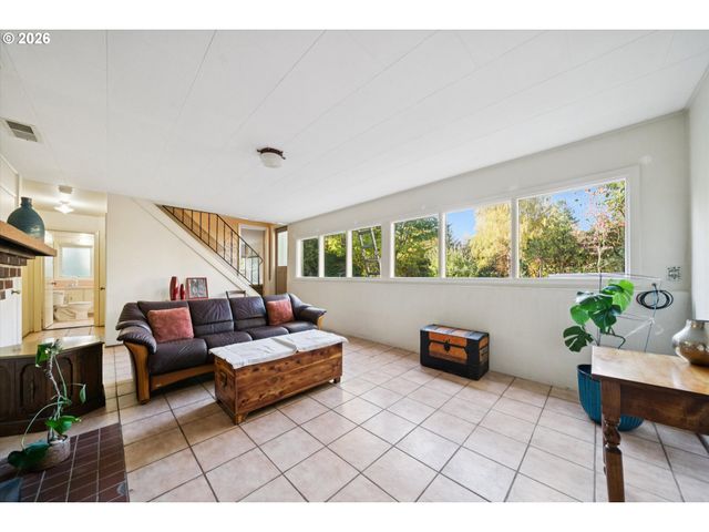 7270 Sw SYLVAN Ct, Portland, OR 97225