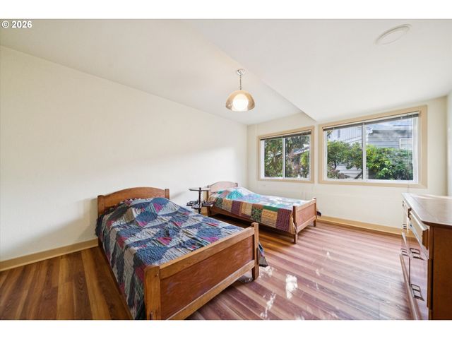 7270 Sw SYLVAN Ct, Portland, OR 97225