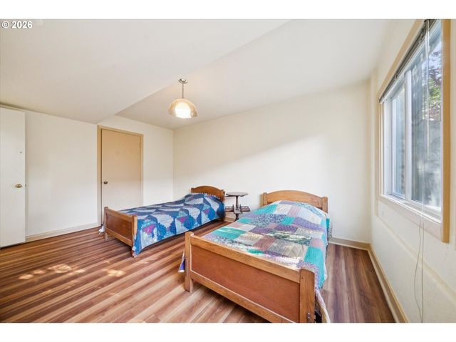 7270 Sw SYLVAN Ct, Portland, OR 97225