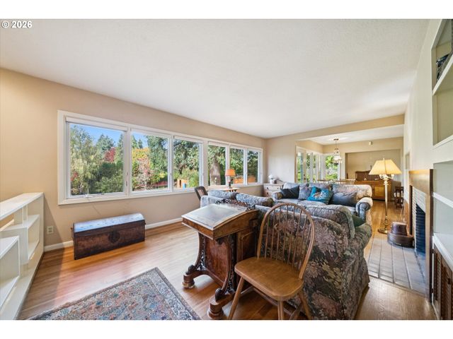 7270 Sw SYLVAN Ct, Portland, OR 97225