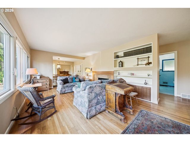 7270 Sw SYLVAN Ct, Portland, OR 97225