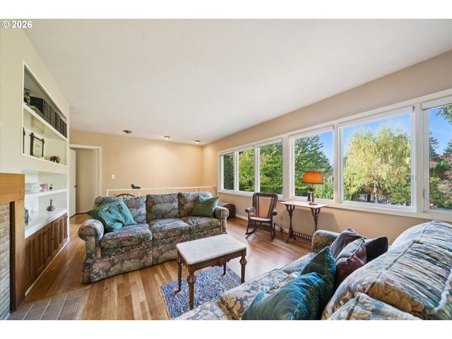 7270 Sw SYLVAN Ct, Portland, OR 97225