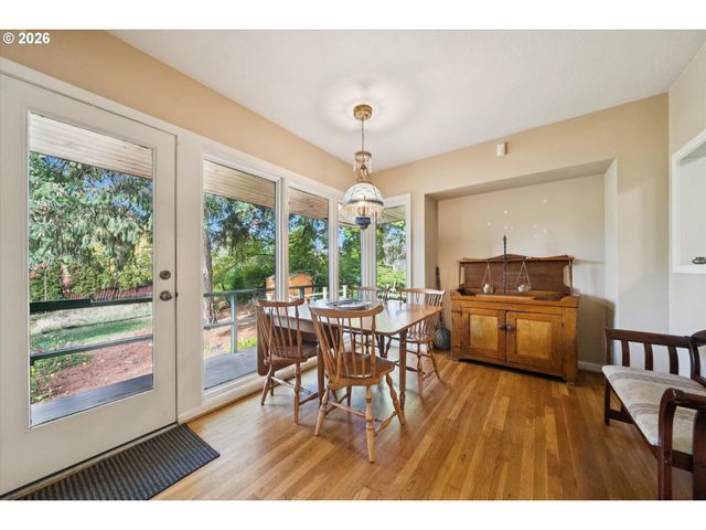 7270 Sw SYLVAN Ct, Portland, OR 97225