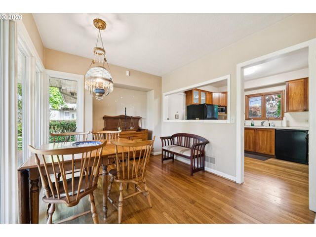 7270 Sw SYLVAN Ct, Portland, OR 97225