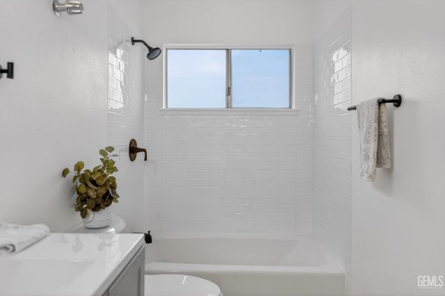 708 Rutherford Court, Bakersfield, CA 93308