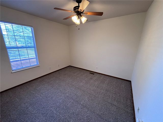 822 & 824 N Daisy Lane, Fayetteville, AR 72704