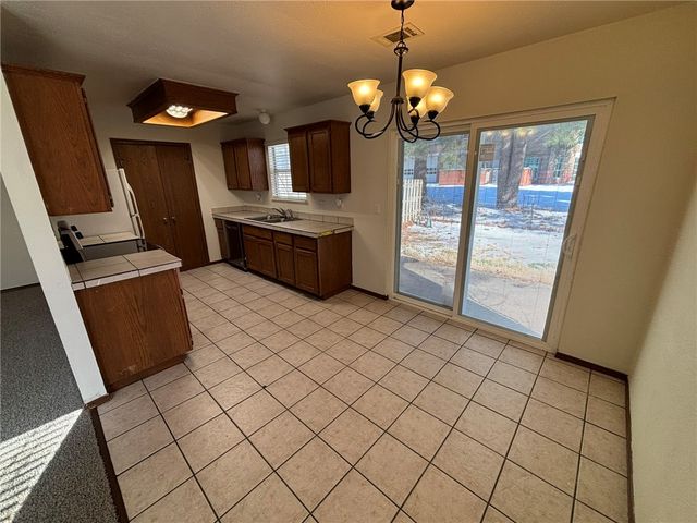 822 & 824 N Daisy Lane, Fayetteville, AR 72704