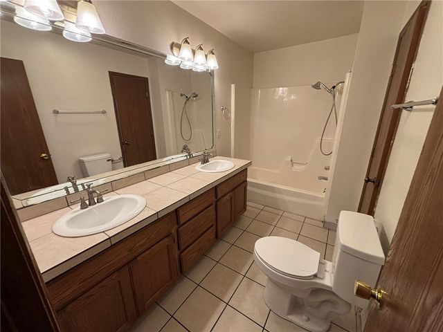 822 & 824 N Daisy Lane, Fayetteville, AR 72704