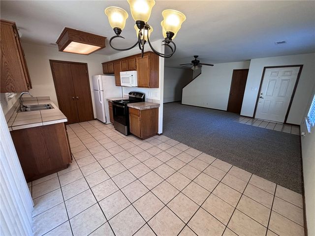 822 & 824 N Daisy Lane, Fayetteville, AR 72704