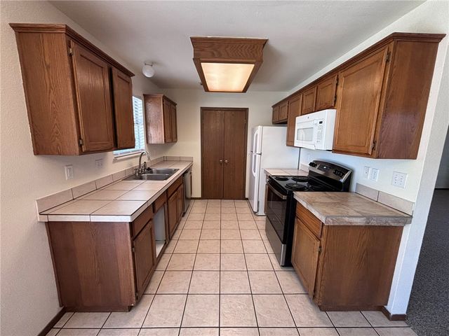 822 & 824 N Daisy Lane, Fayetteville, AR 72704