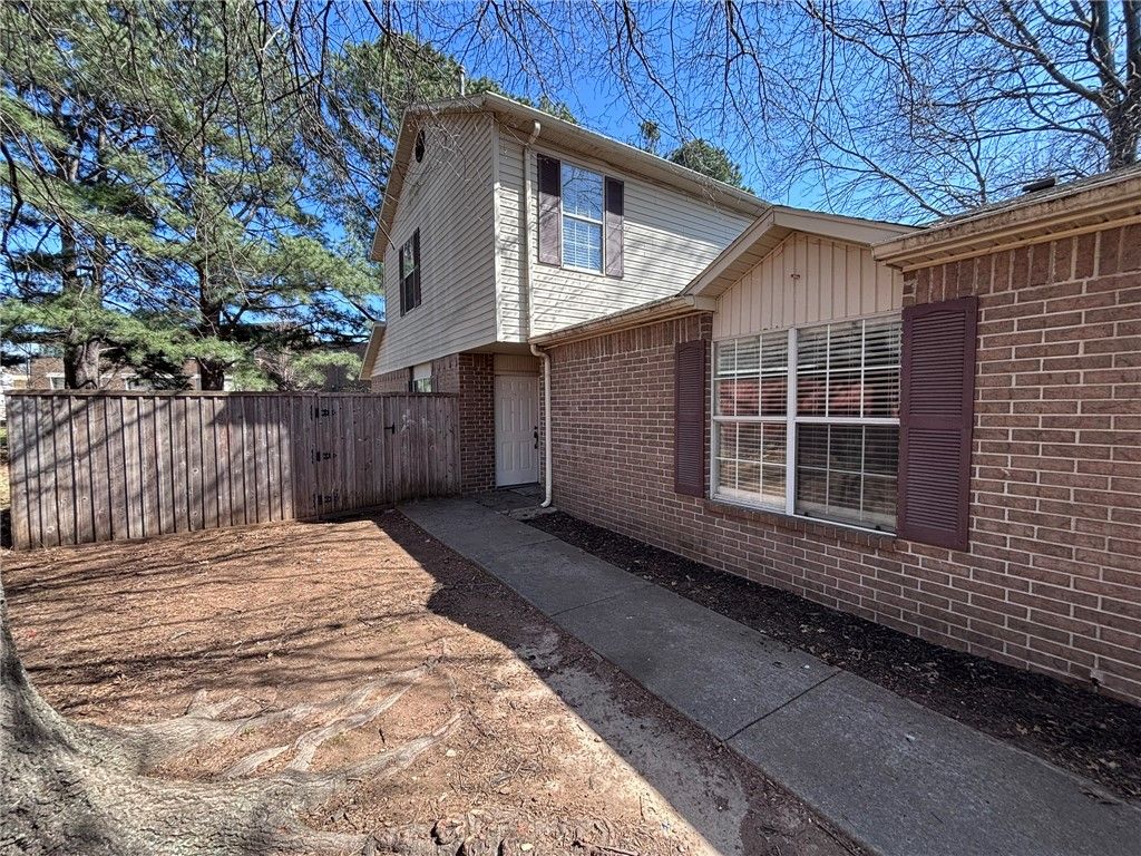 822 & 824 N Daisy Lane, Fayetteville, AR 72704