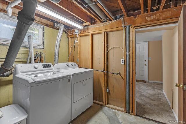 472 Bohemia Parkway, Sayville, NY 11782