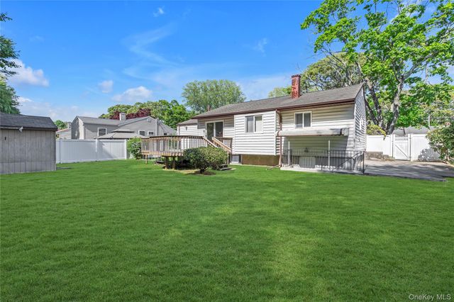 472 Bohemia Parkway, Sayville, NY 11782