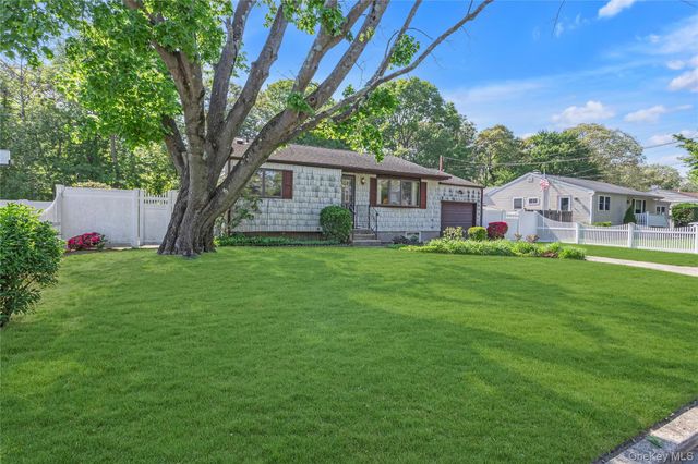 472 Bohemia Parkway, Sayville, NY 11782