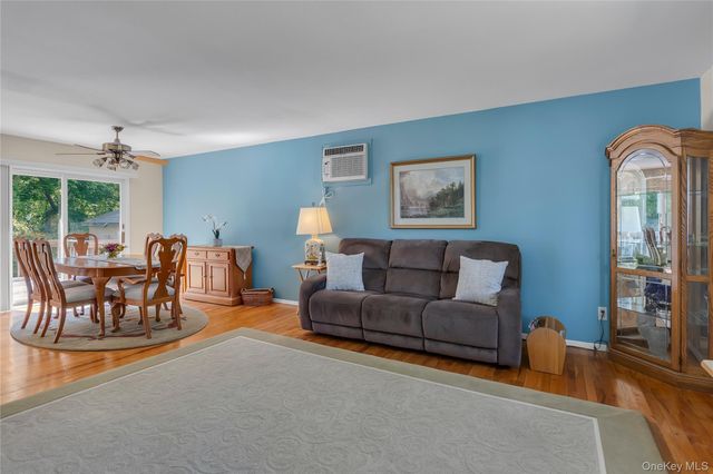 472 Bohemia Parkway, Sayville, NY 11782
