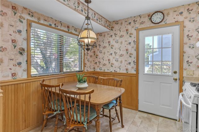 472 Bohemia Parkway, Sayville, NY 11782