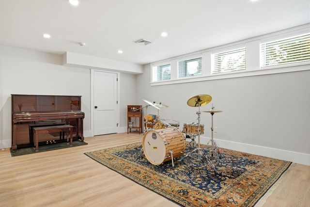 9 Pelham Road, Lexington, MA 02421