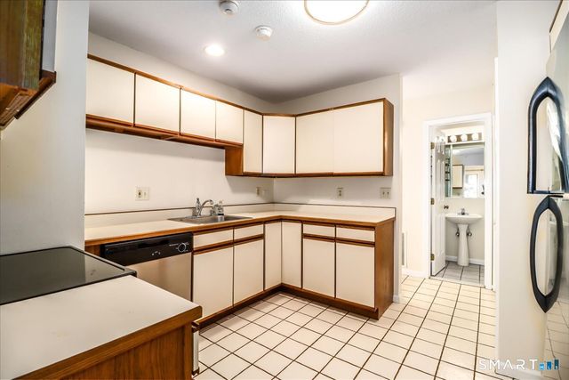 29 Ledgewood Drive 29, Brookfield, CT 06804