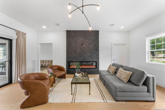 706 Kenilworth, San Antonio, TX 78209