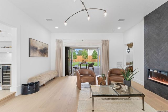 706 Kenilworth, San Antonio, TX 78209