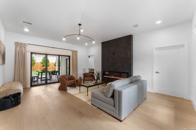 706 Kenilworth, San Antonio, TX 78209