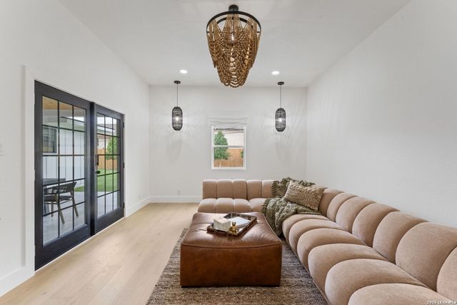 706 Kenilworth, San Antonio, TX 78209