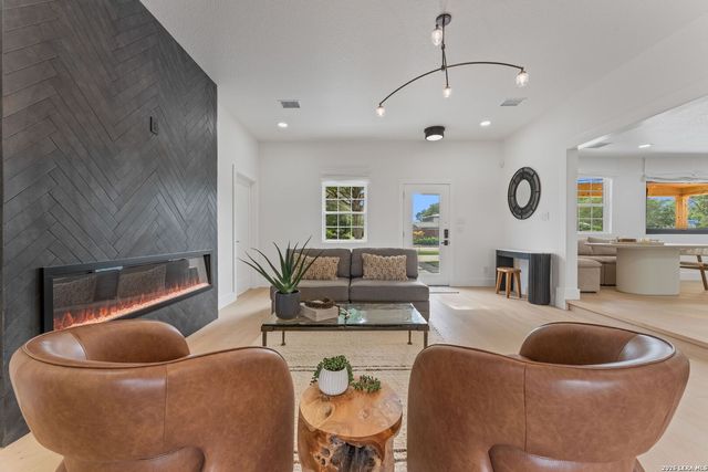 706 Kenilworth, San Antonio, TX 78209