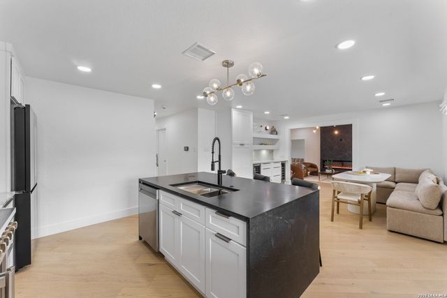 706 Kenilworth, San Antonio, TX 78209