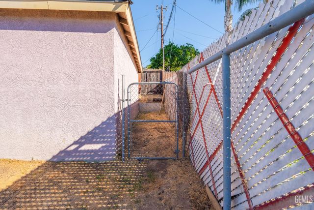 2113 Lantana Way, Bakersfield, CA 93306