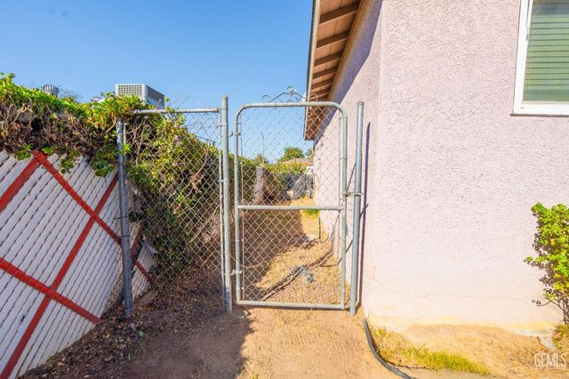 2113 Lantana Way, Bakersfield, CA 93306