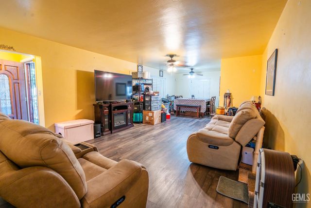 2113 Lantana Way, Bakersfield, CA 93306