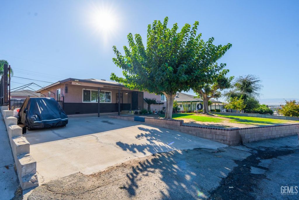 2113 Lantana Way, Bakersfield, CA 93306