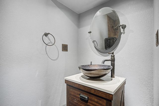 537 Mesa DR, Del Valle, TX 78617