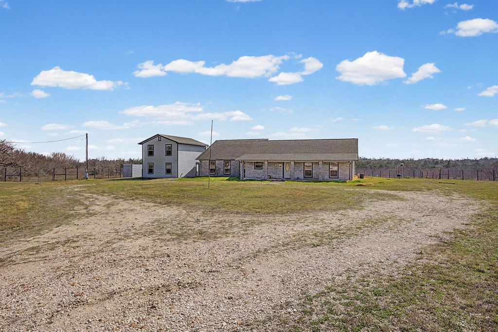 537 Mesa DR, Del Valle, TX 78617