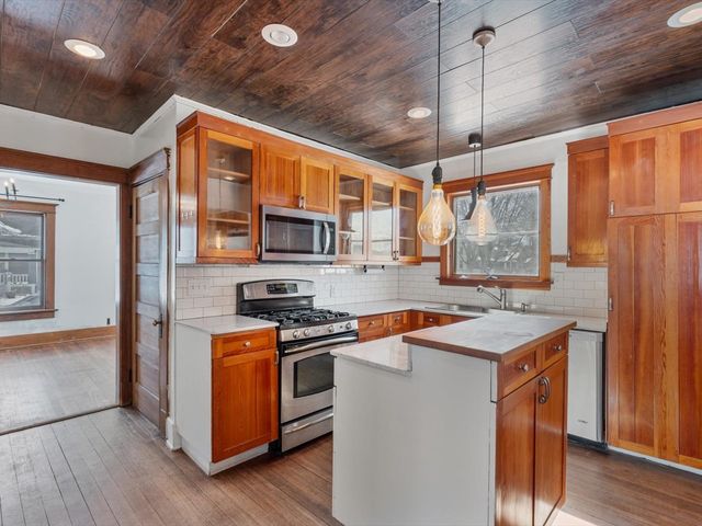 825 E Central Park Avenue, Davenport, IA 52803