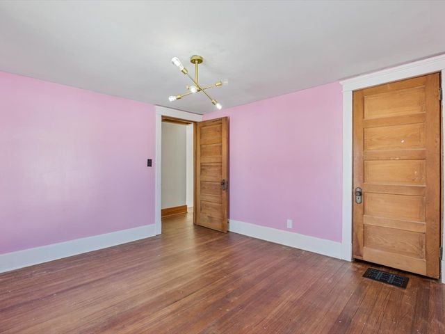 825 E Central Park Avenue, Davenport, IA 52803