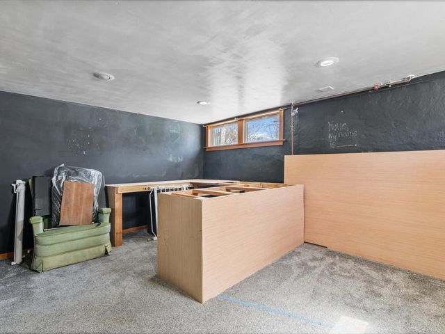 825 E Central Park Avenue, Davenport, IA 52803