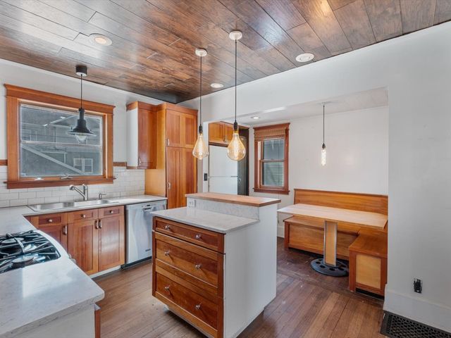 825 E Central Park Avenue, Davenport, IA 52803