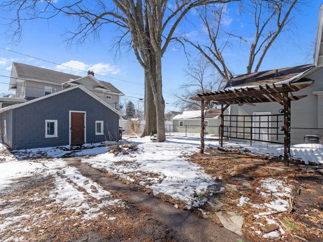 825 E Central Park Avenue, Davenport, IA 52803