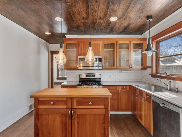 825 E Central Park Avenue, Davenport, IA 52803