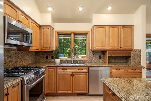 22329 SE 244th Place, Maple Valley, WA 98038