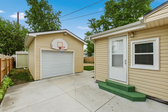 1202 SILVER Lane, Carter Lake, IA 51510