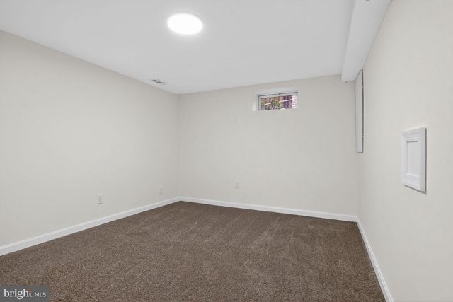 318 HOLY CROSS RD, Baltimore, MD 21225