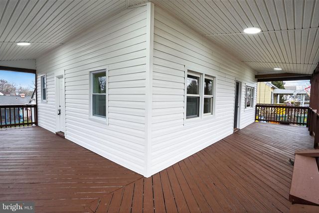 318 HOLY CROSS RD, Baltimore, MD 21225